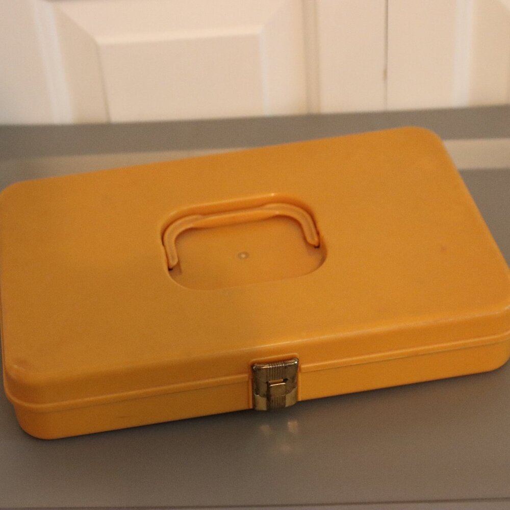 Vintage Plastic Thread Caddy Spool and Bobbin Storage Spools/bobbins included